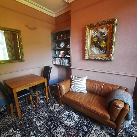 Mary'S Court Guest House - Mairlys بيتوَس واي كود المظهر الخارجي الصورة